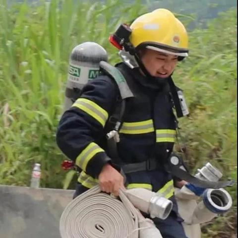 (我的男友是消防员知乎)我的男友是个消防员：他背后的英雄故事和日常生活的感人瞬间