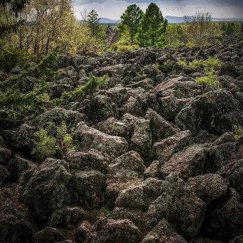 (岩浆底部)探秘深海之谜：岩浆下面隐藏着什么样的神秘秘境？