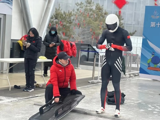 (林回央是北仑哪里人)探寻林回央的神秘之旅：钢架雪车漫步其中