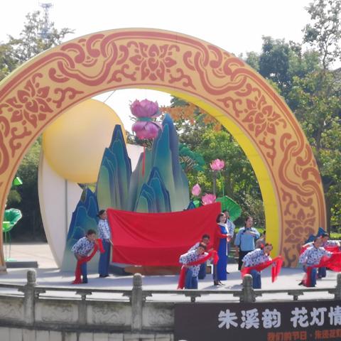 (血染小镇作弊)血染小镇关卡修改器翻译：助你轻松突破游戏关卡难题