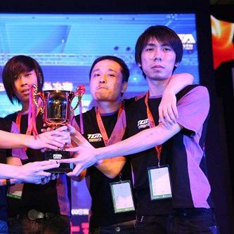 天梯精彩对决：巅峰玩家之间的智力与技巧较量，展现电竞激情与荣耀