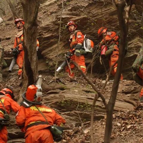 (绳索英雄类游戏大全)体验紧张刺激，盘点那些在绳索战斗英雄游戏中斩获胜利的瞬间