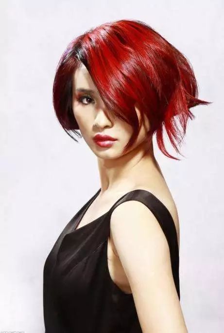 (美发圣诞节活动)探秘圣诞节神奇美发屋全解锁，打造时尚发型等你来体验！