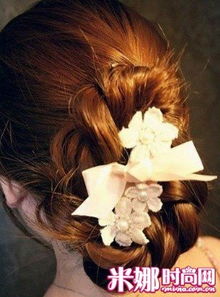 (美发圣诞节活动)探秘圣诞节神奇美发屋全解锁，打造时尚发型等你来体验！