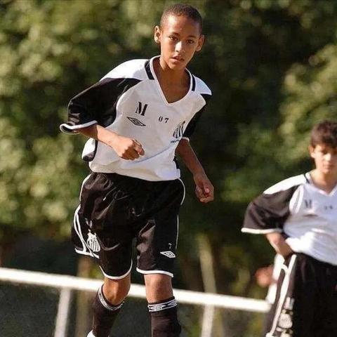 一步步教你玩转方块世界游戏免费版：新手怎样快速建立自己的梦想王国