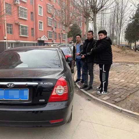 (砸烂车玻璃属什么行为)探讨砸烂汽车玻璃应负何种责任：犯罪行为还是小事一桩？