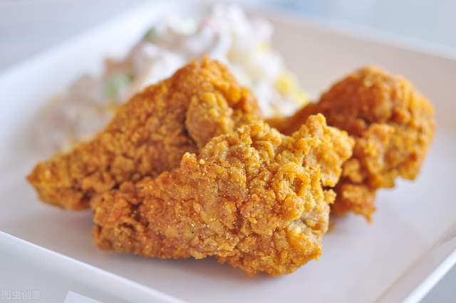 炸鸡怎么热才能保持鲜香美味？详细教你正确方式，让你吃到每一口都是热脆多汁的口感！