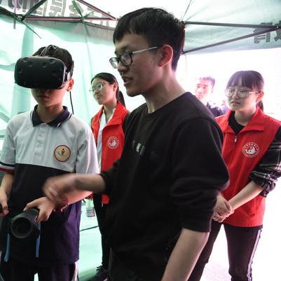 (实况足球手机游戏app)实况足球必备软件：让你身临其境感受真实足球比赛