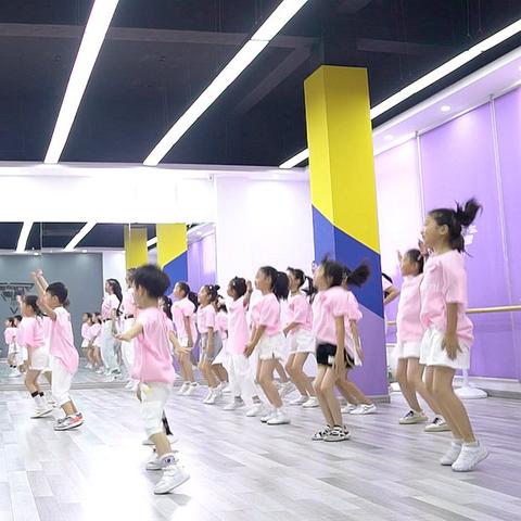 王俊凯主演的向前的生活第7季现已全面免费播放,精彩剧情不容错过! 王俊凯主演的向前的生活第7季现已全面免费播放,精彩剧情不容错过!