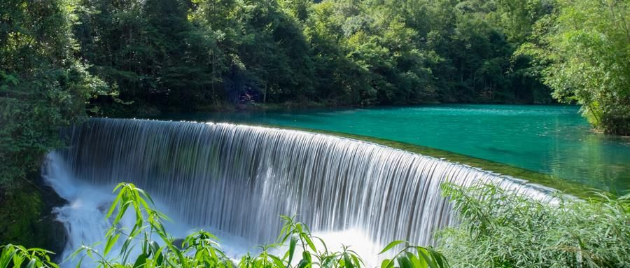 (贵州山水景色)贵州旅游的景点和攻略：探访中国最美丽的山水之地