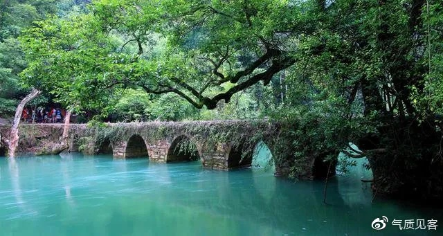 (贵州山水景色)贵州旅游的景点和攻略：探访中国最美丽的山水之地