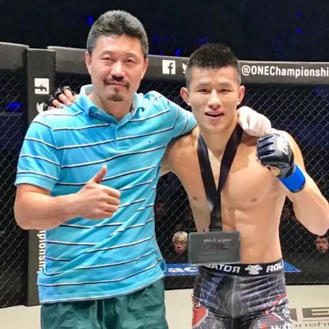 (搏击俱乐部片段)搏击俱乐部电影：探索格斗与自我成长的心路历程