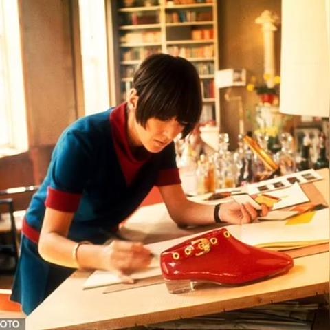 迷你世界勋章安装教程：超详细步骤分享，让你轻松打造个性化角色！