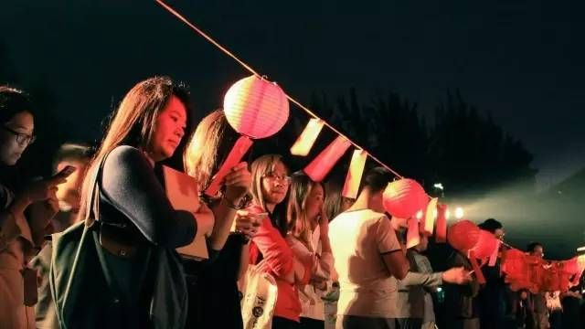 探索新月派对官方活动的精彩瞬间，参与独特的社交体验与文化盛宴！