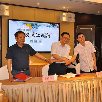 深入探秘熊窝闲侠江湖：全方位攻略与玩法技巧详解，让你畅游江湖世界