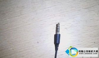 麦克风应插入电脑的哪个孔？详细解答和使用指南帮你轻松连接麦克风