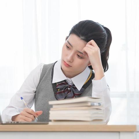 三年级小学生的第一次自然风光探索之旅：我与父母共度的美妙五一假期亲子旅游300字日记