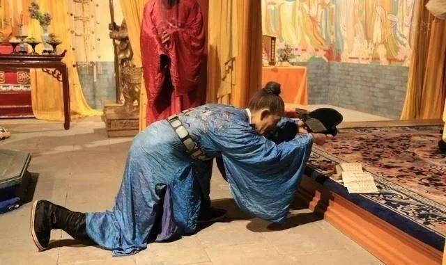 (跪膝百度百科)探寻跪宫门故事的源头和传说 - 简介和背景揭秘