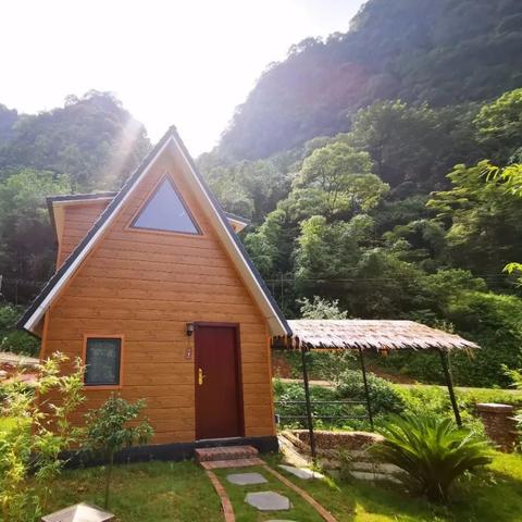 清新自然,温馨舒适,木屋设计效果图欣赏,让您感受大自然的温柔怀抱 清新自然,温馨舒适,木屋设计效果图欣赏,让您感受大自然的温柔怀抱