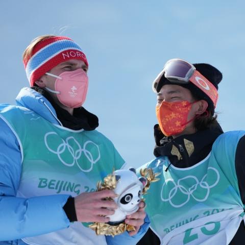 (北京首钢大跳台 冬奥会)首钢大跳台造雪结束，为2022年冬奥会做好准备