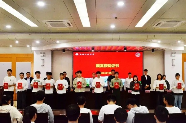 学校举行隆重创梦先锋授聘仪式，激励学子拓展新视野