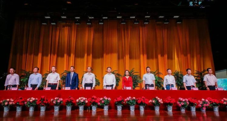 学校举行隆重创梦先锋授聘仪式，激励学子拓展新视野