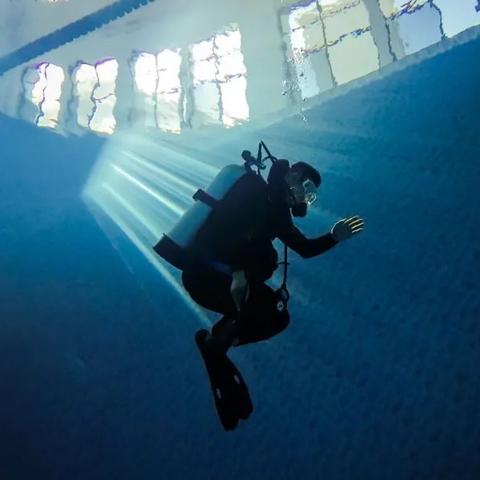 (致命游戏宣传片)致命游戏被禁播的原因：暴力血腥情节引发社会舆论抵制