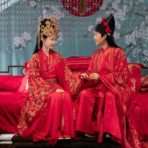 化妆游戏公主:打造属于你的梦幻公主形象,尽情展现创意与美丽的完美结合 化妆游戏公主:打造属于你的梦幻公主形象,尽情展现创意与美丽的完美结合