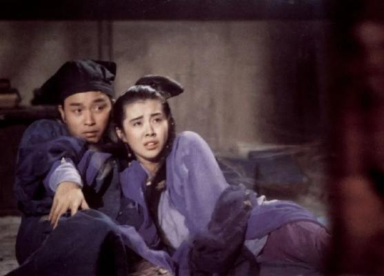 (倩女幽魂老电影)倩女幽魂：古典爱情与惊悚并存的经典电影回顾与解读