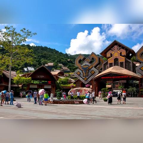 我想尽可能为您提供帮助。如下是我扩展的 "300字旅行日记作文：我在美丽的海滨小镇度过的难忘假期"。希望这个标题符合您的要求。 如果您需要更多帮助，请随时告诉我。