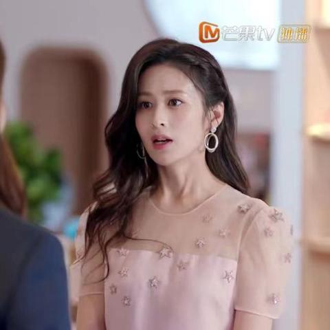 探秘微信小程序新月派对：如何利用新科技趋势实现线上线下无缝互动体验