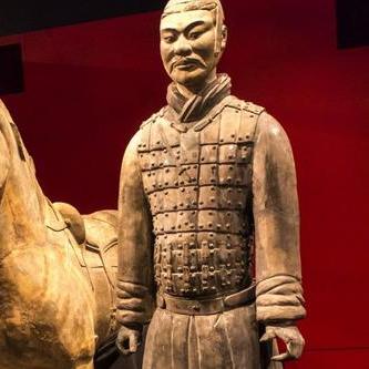 探秘古代战争：兵马俑手游全方位攻略，挖掘武器铠甲搭配与战斗策略秘籍