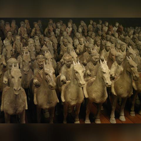 探秘古代战争:兵马俑手游全方位攻略,挖掘武器铠甲搭配与战斗策略秘籍 探秘古代战争:兵马俑手游全方位攻略,挖掘武器铠甲搭配与战斗策略秘籍