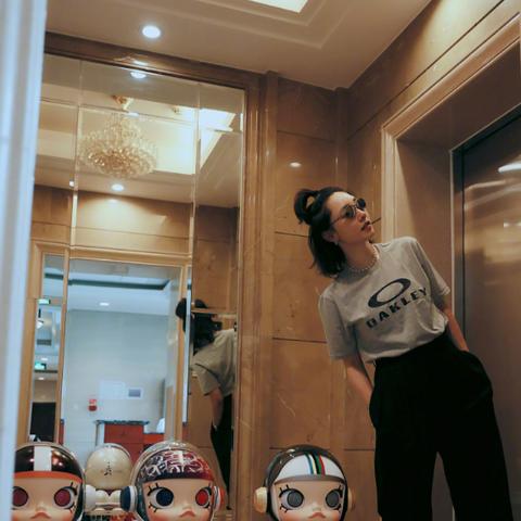 (宇宙潮牌)探索无限魅力！潮玩宇宙宝石下载火热开启！