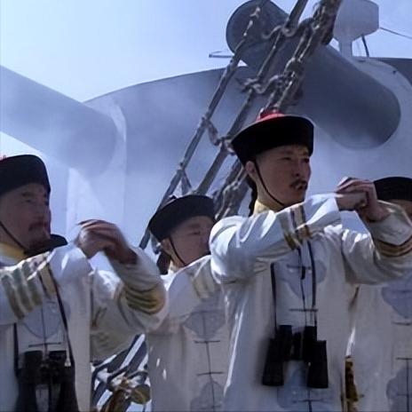 荣耀舰队无限金币钻石版：畅玩海战游戏，无限资源助你稳操胜券"。