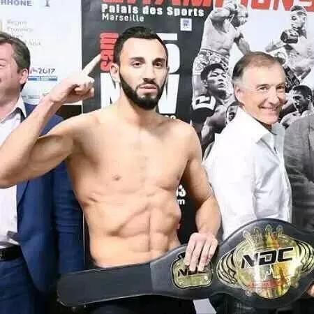 左一拳右一拳下一句是什么？战斗之间传递的力量是什么？揭秘拳击运动的奥秘和魅力。