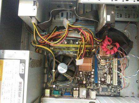 (电脑机箱风扇电源怎么接)如何正确接线：电脑机箱风扇和电源应该接在哪里对应的接口?