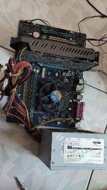 (电脑机箱风扇电源怎么接)如何正确接线：电脑机箱风扇和电源应该接在哪里对应的接口?