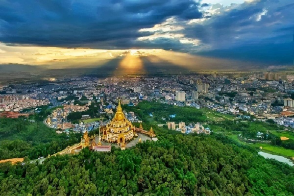 芒市地理环境介绍：美丽山水交融，优越自然条件助力城市发展。