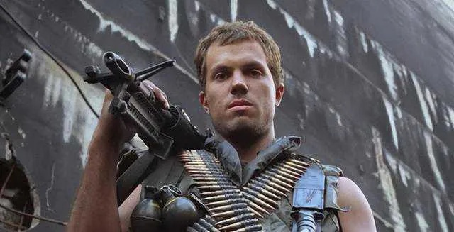 妖魔哪里走全金属弹壳：揭秘科幻战争背后的人性与技术哲学的思考