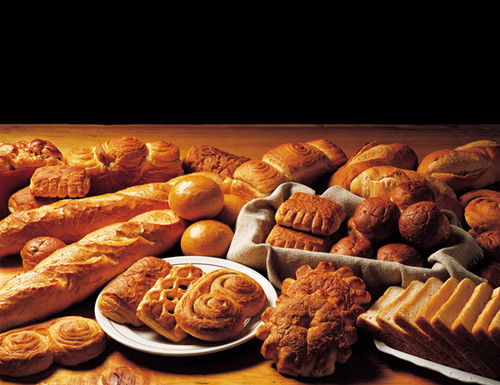 掌握一步一步的烘焙技巧：如何制作口感丰富、营养满分的坚果派对风味酸奶慕斯蛋糕