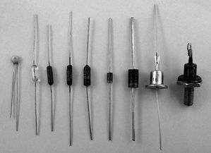 (未成年拿甩棍打人了怎么处理)未成年人持甩棍打人，该如何合法处理及预防？