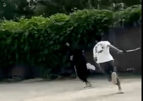 (未成年拿甩棍打人了怎么处理)未成年人持甩棍打人，该如何合法处理及预防？