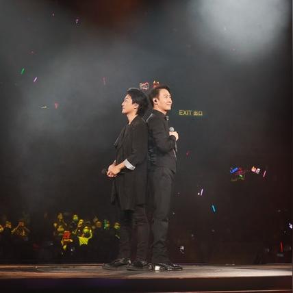 深情回顾：揭秘'友情岁月'这首经典流行歌曲原唱，探索其背后的友情特质和历年变迁