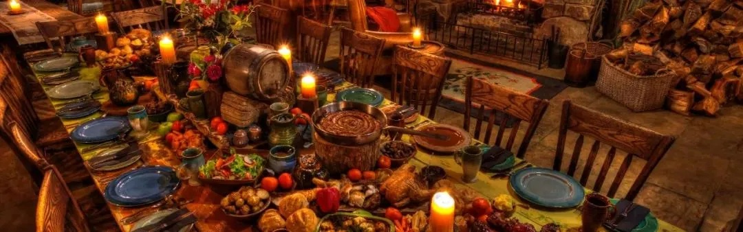 在矮人小酒馆凉屋里品尝魔幻之饮，感受别样清凉与幽雅的独特氛围