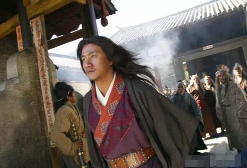 (乔峰是洪七公的师傅吗)乔峰和洪七公是《天龙八部》中的师徒，两位武林高手关系深厚