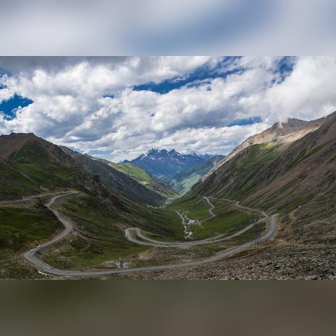 探寻虚拟财富之路：《漫漫致富路游戏》中的经济策略与玩家行为分析