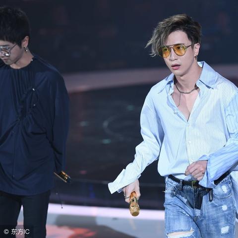 位列热门榜单，展现少女之心：我就是偶像游戏名字雪公主，从创新视角探索粉丝追星文化