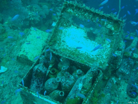 (深海宝藏的秘密)发现深海宝藏礼盒：揭秘海底世界的神秘宝藏