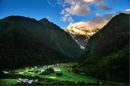 登上青莲之巅,俯瞰万物,感悟生命的真谛,探寻心灵的宁静与力量。 登上青莲之巅,俯瞰万物,感悟生命的真谛,探寻心灵的宁静与力量。